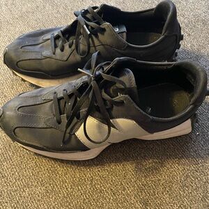 New Balance Black & Silver Sneakers Size 10 Women’s